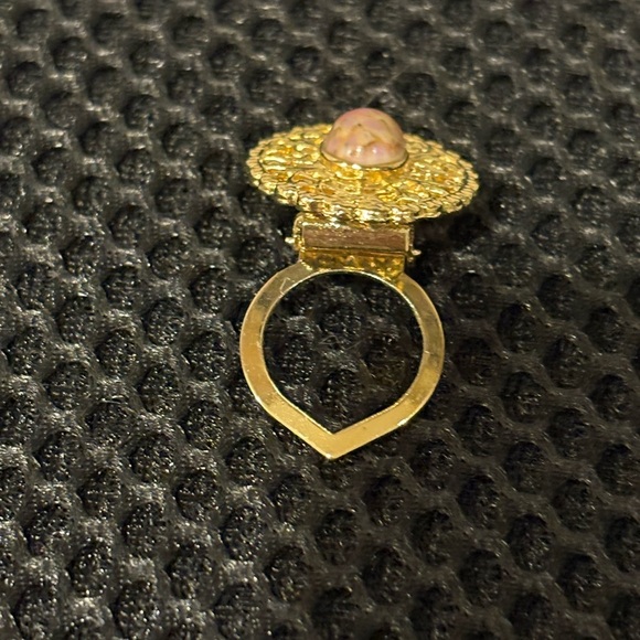 Vintage Gold Filigree Oval Scarf Slide
Clip with Pink/Peach Marbled Cabochon - Picture 5 of 13